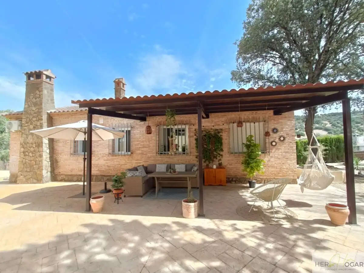 Außenansicht von Haus oder Chalet zum Verkauf in Navahermosa mit Klimaanlage, Heizung und Terrasse
