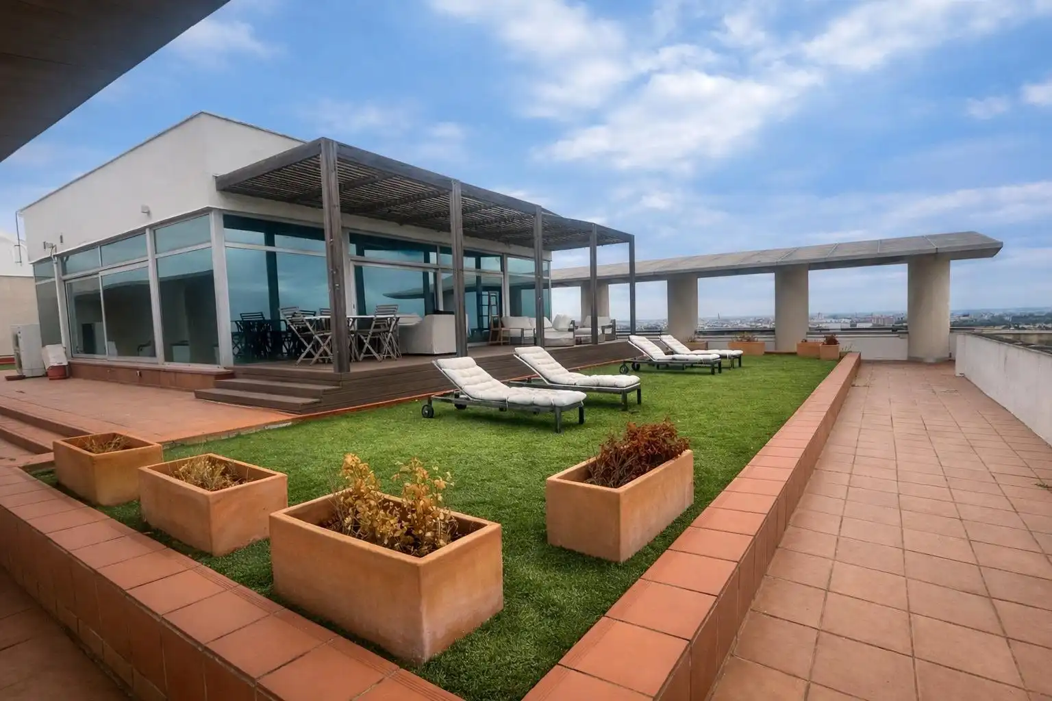 Terraza de Ático en venta en Tomares con Aire acondicionado, Calefacción y Jardín privado