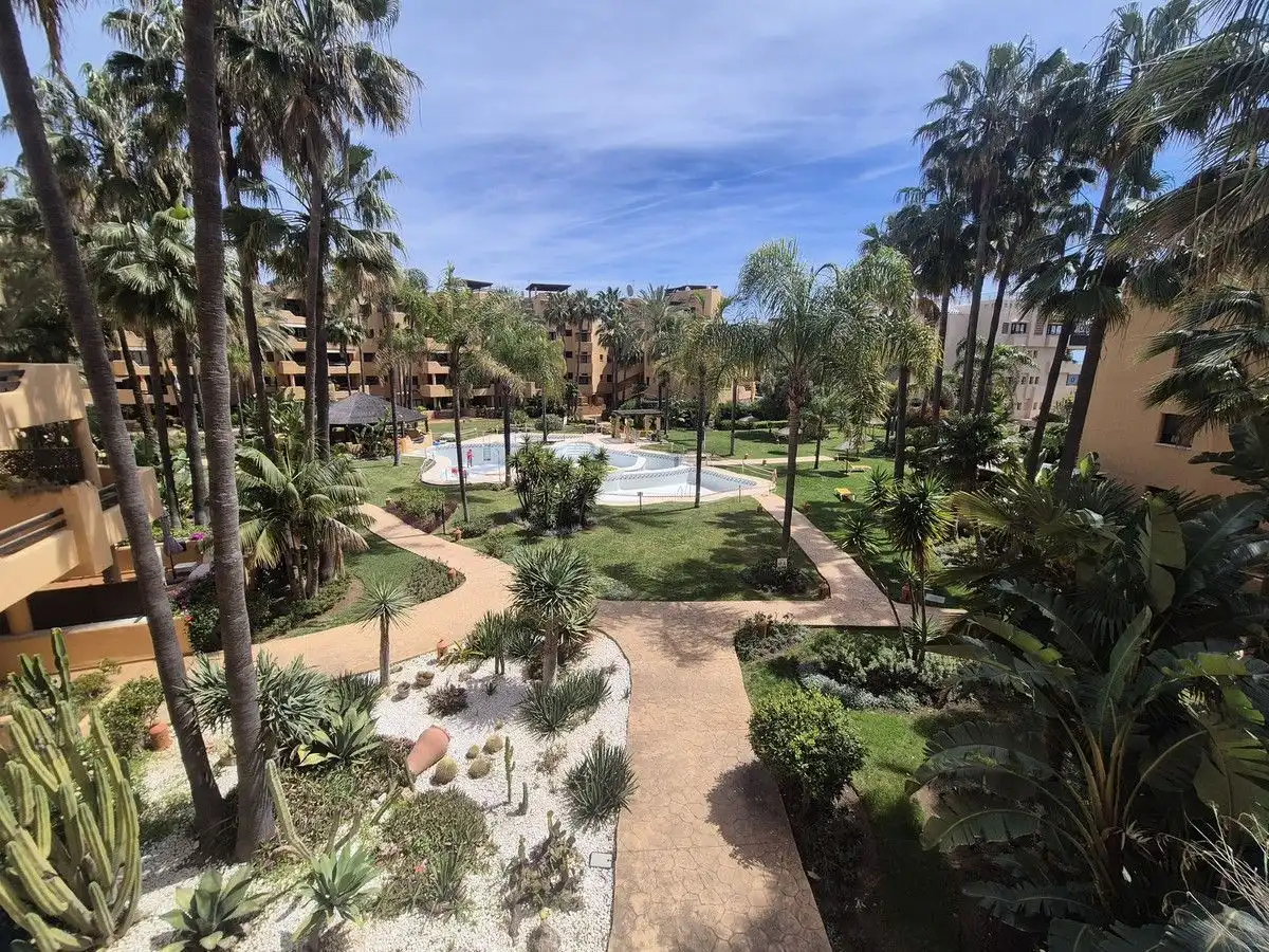 Jardí de Apartament de lloguer en Estepona amb Aire condicionat, Calefacció i Terrassa