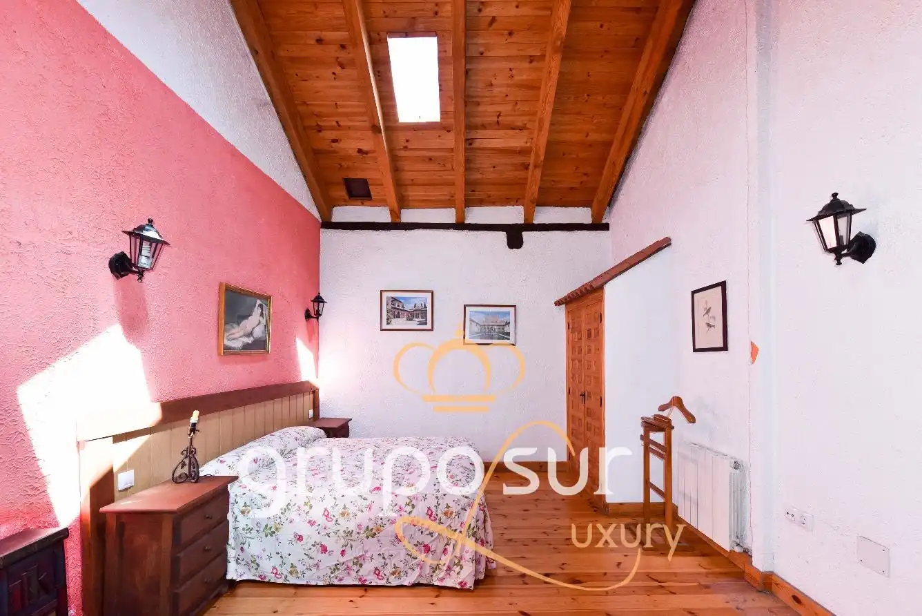 Bedroom of Country homes for sale in Olmedo  with Heating, Private garden and Parquet flooring