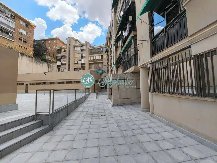 Außenansicht von Wohnung zum Verkauf in Segovia mit Heizung, Parkett und Terrasse