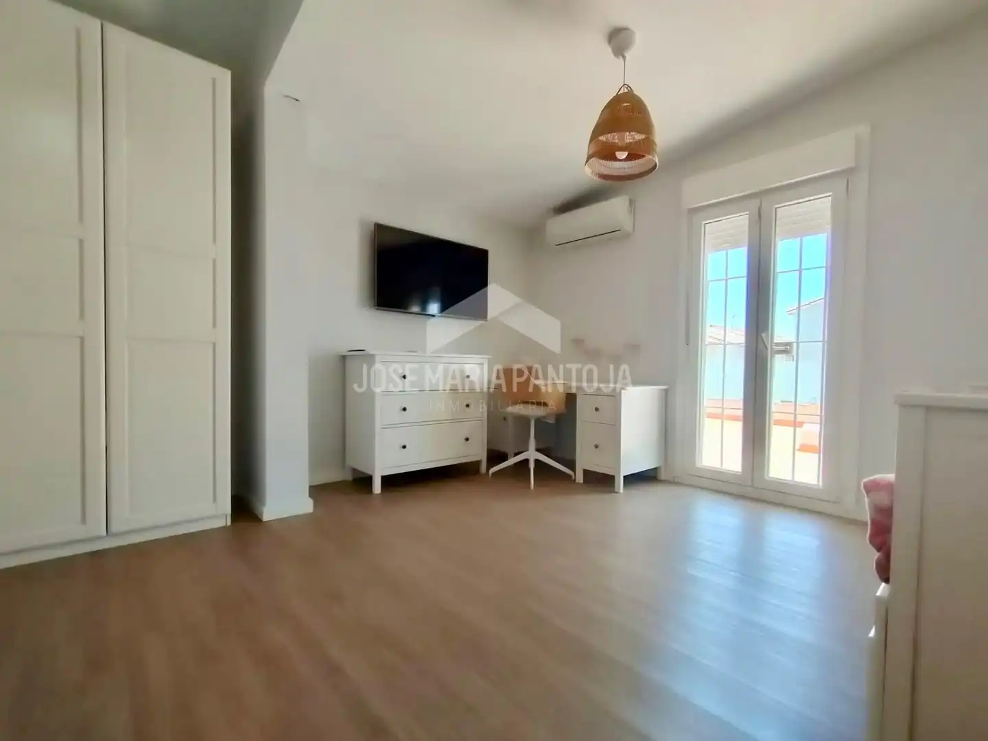 Sala de estar de Casa adosada en venta en Jerez de la Frontera con Aire acondicionado, Calefacción y Jardín privado