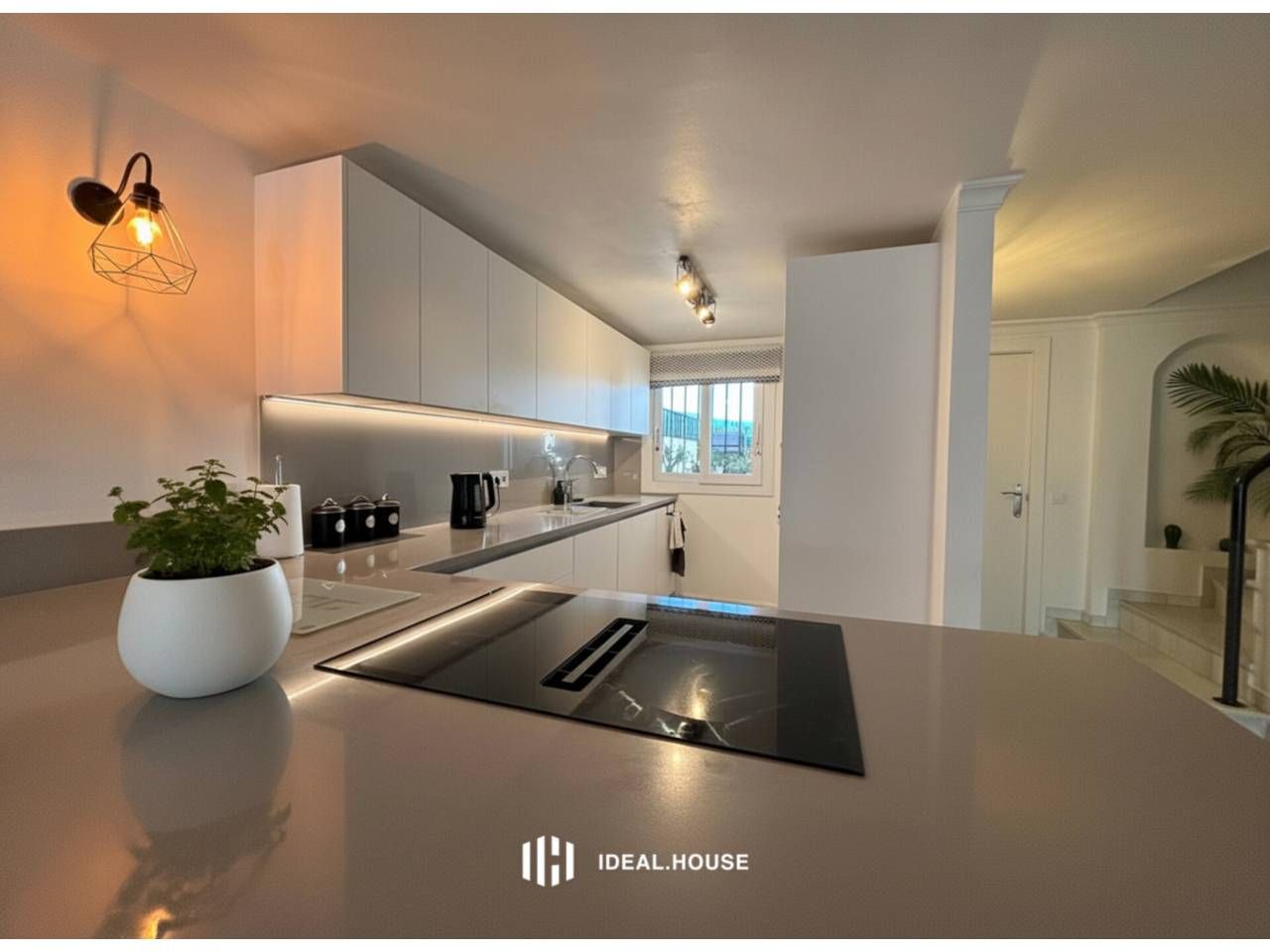 Kitchen of House or chalet for sale in Estepona  with Air Conditioner, Private garden and Terrace