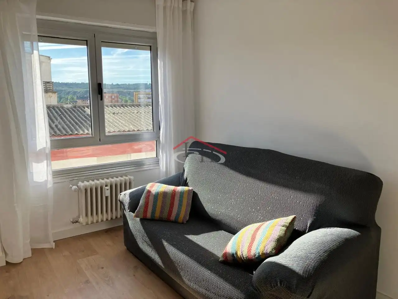 Sala de estar de Piso de alquiler en León Capital  con Calefacción, Parquet y Terraza