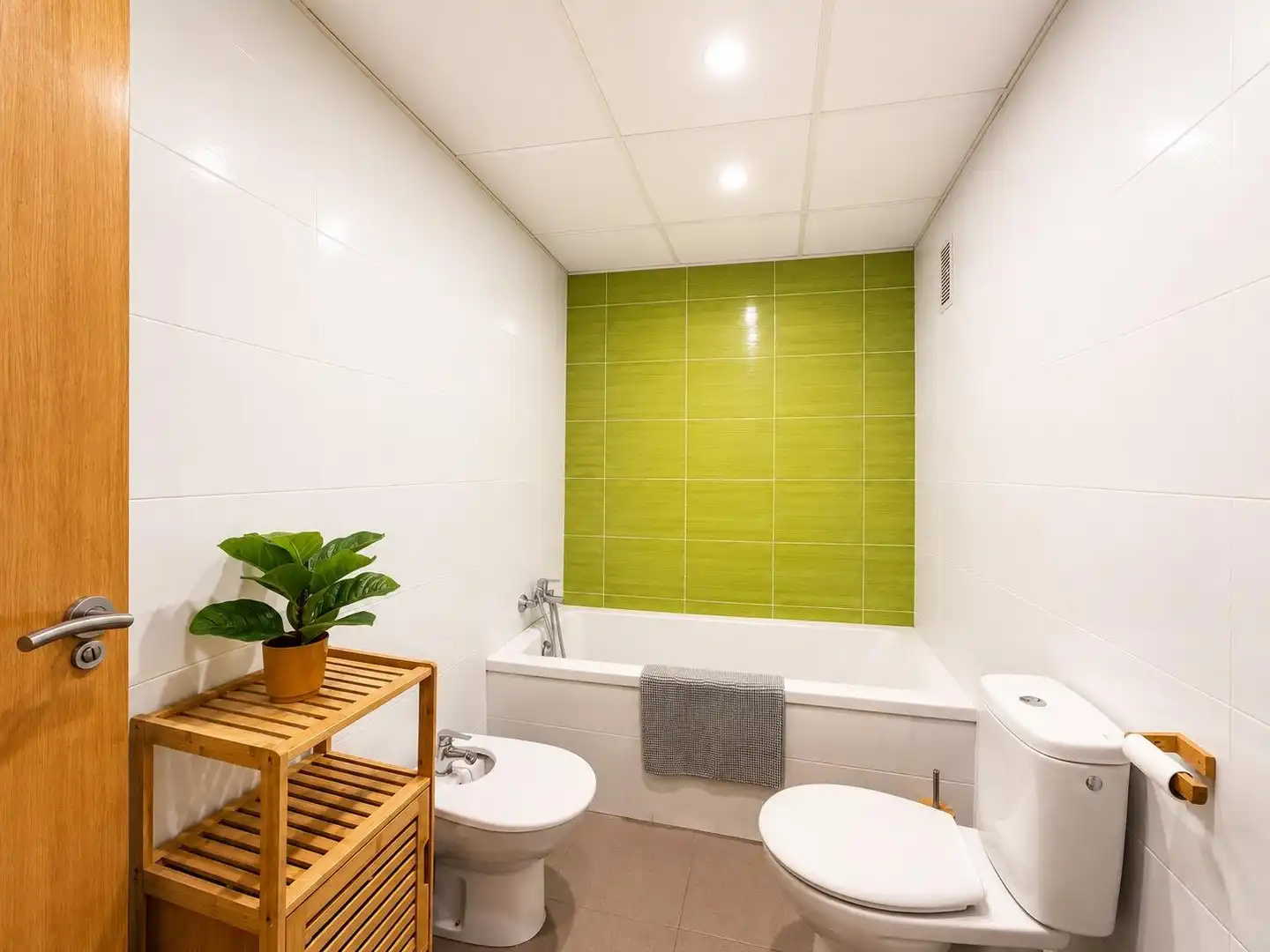 Badezimmer von Wohnung zur Miete in Valencia mit Klimaanlage, Heizung und Balkon