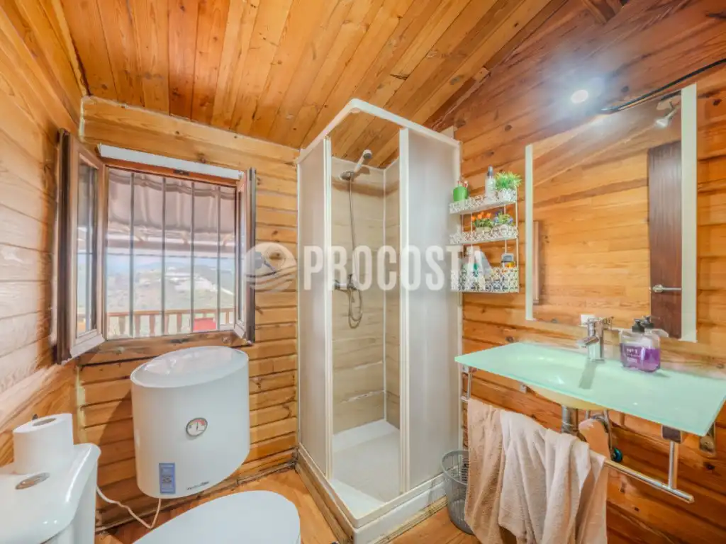 Bathroom of Houses for sale in Almuñécar  with Terrace, Swimming Pool and Furnished