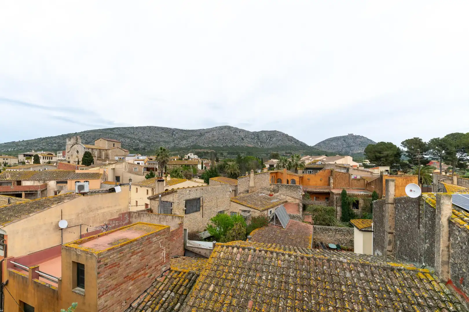 Vista exterior de Casa adosada en venda en Ullà amb Calefacció