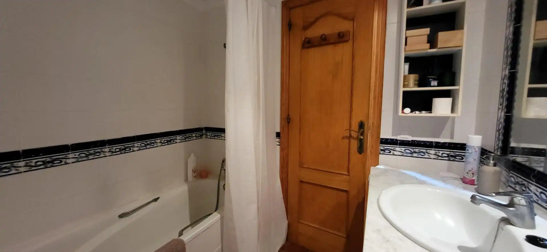 Bathroom of Flat for rent in Marbella  with Air Conditioner, Heating and Terrace