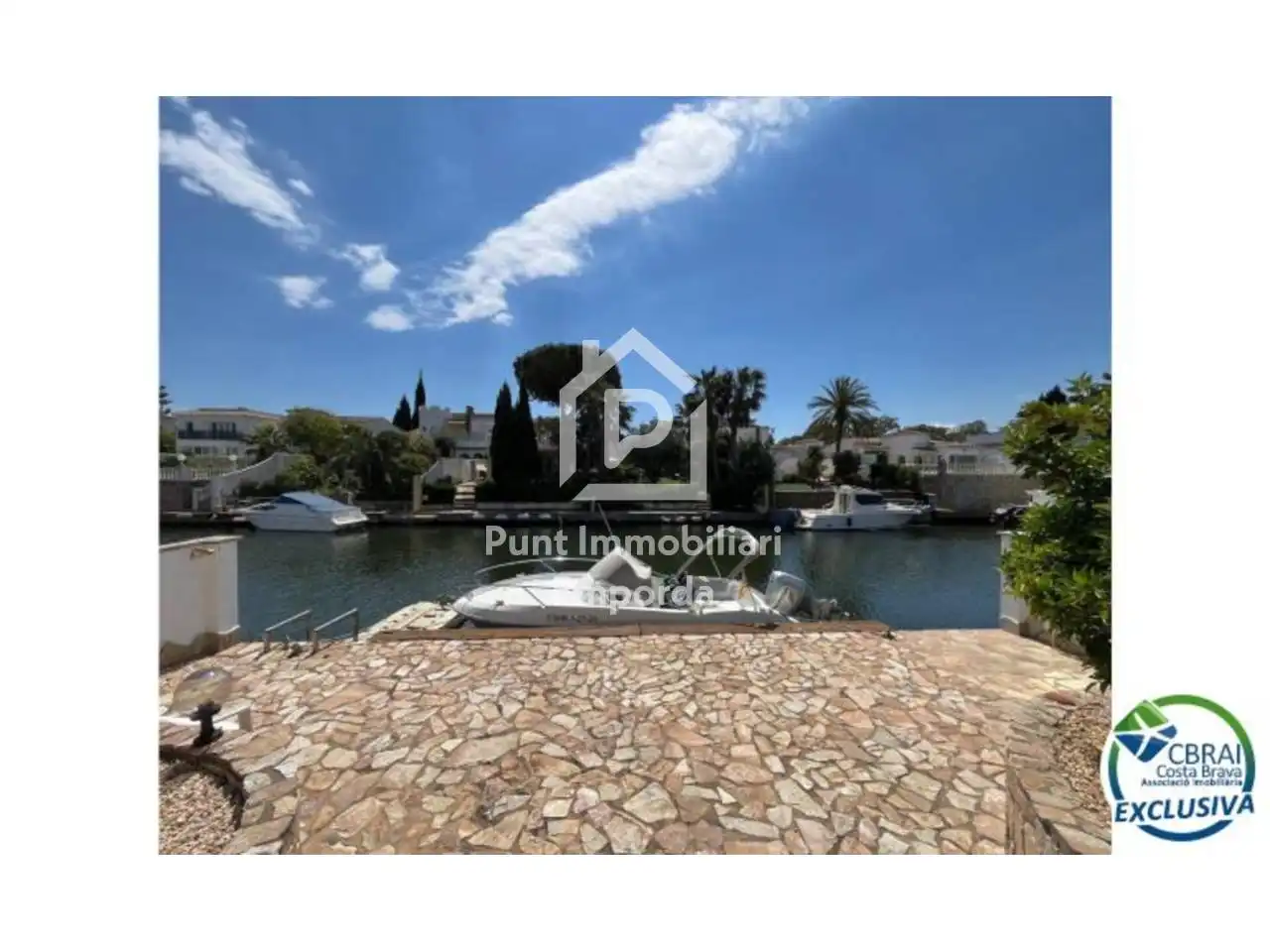 Vista exterior de Casa o xalet en venda en Empuriabrava amb Aire condicionat, Calefacció i Jardí privat