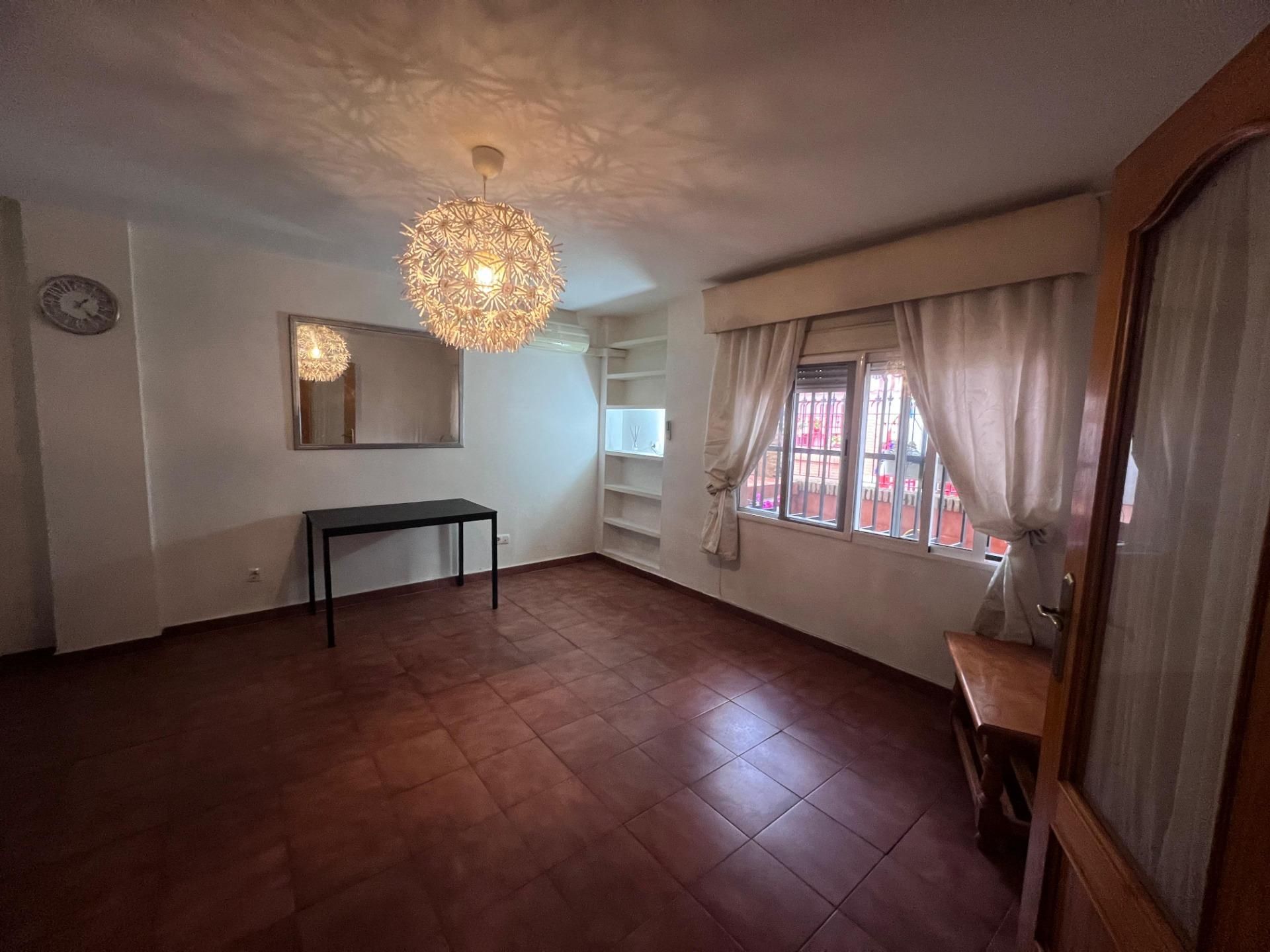 Habitación de Casa adosada en venta en Dos Hermanas