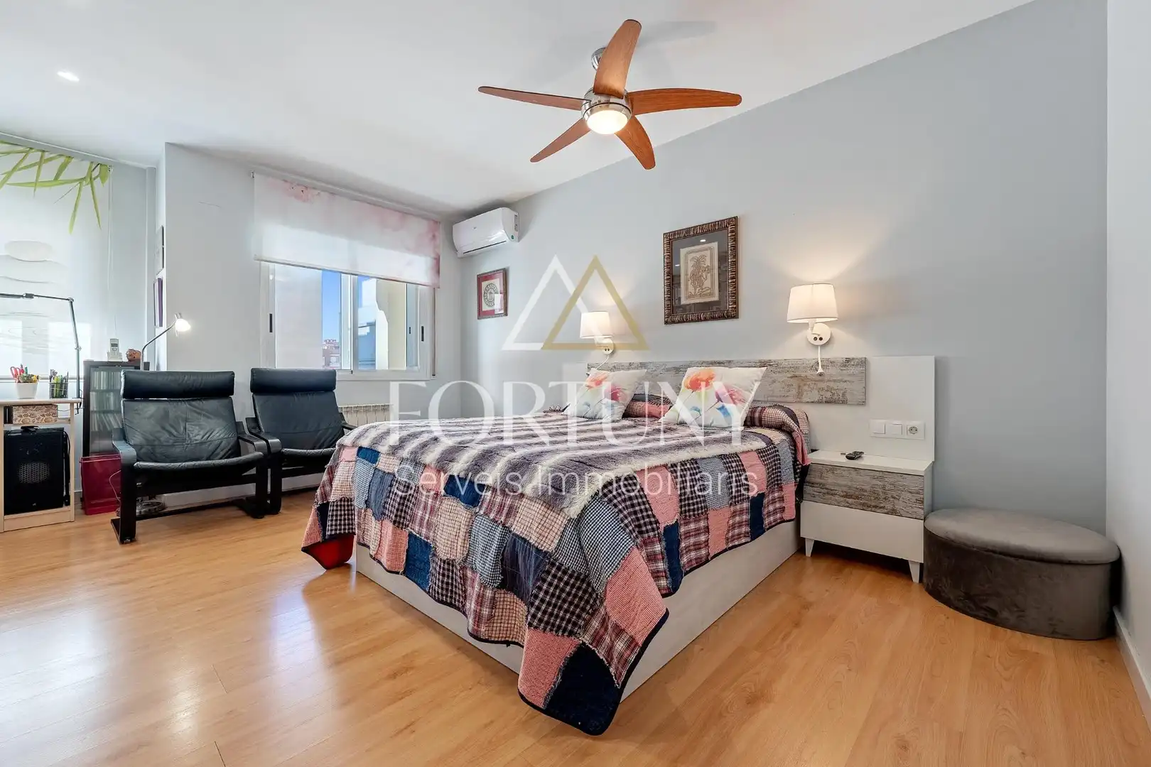 Schlafzimmer von Dachboden zum Verkauf in Reus mit Klimaanlage, Heizung und Terrasse