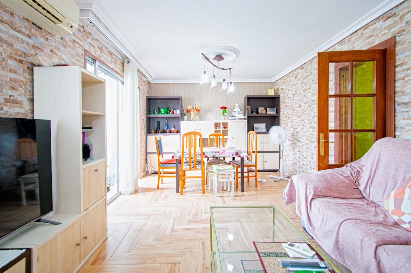 Living room of Flat for sale in  Sevilla Capital  with Air Conditioner, Heating and Terrace