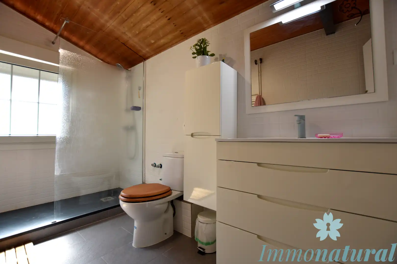 Baño de Casa o chalet en venta en Torrelles de Llobregat con Aire acondicionado, Calefacción y Jardín privado