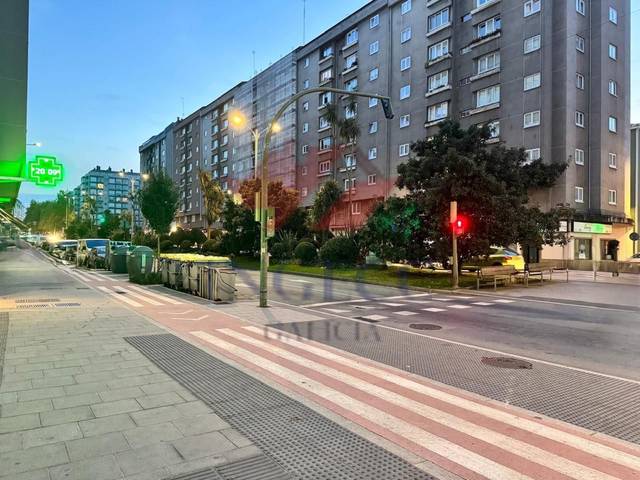 Local comercial en Venta en De Arteixo en Os Mallos