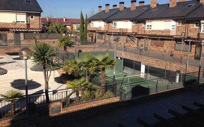 Terrassa de Casa adosada de lloguer en Boadilla del Monte amb Aire condicionat, Jardí privat i Forn