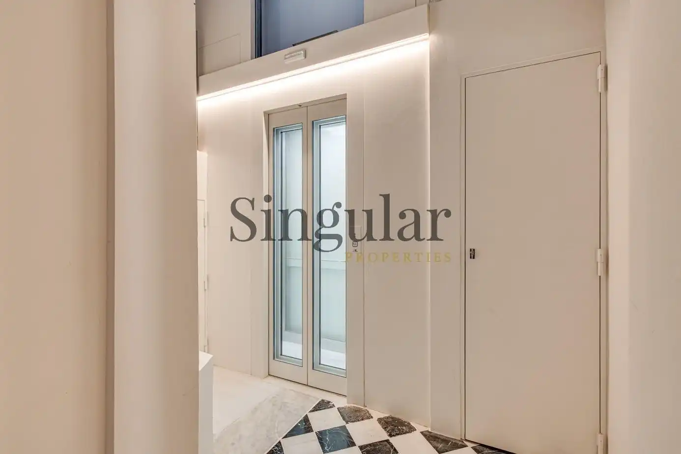Maisonette zum Verkauf in Barcelona mit Heizung, Terrasse und Abstellraum
