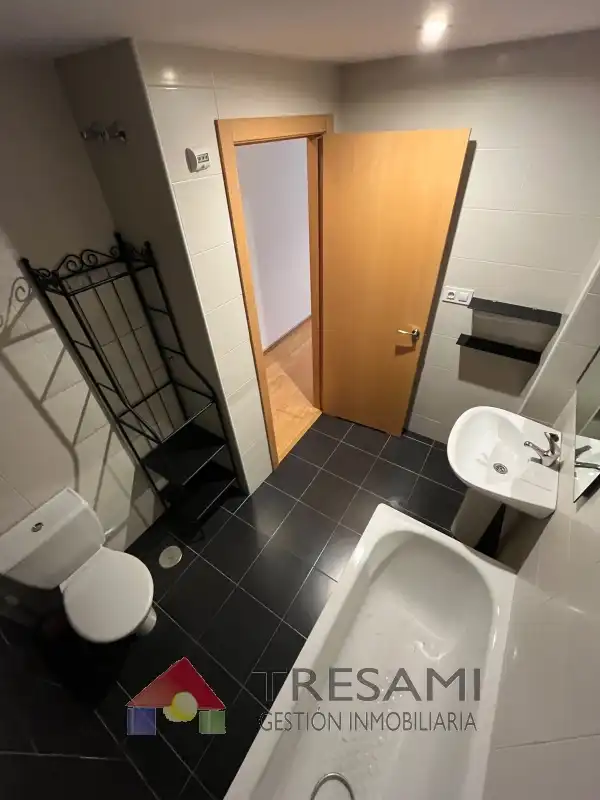 Bathroom of Flat for sale in Villaviciosa  with Heating, Storage room and Furnished