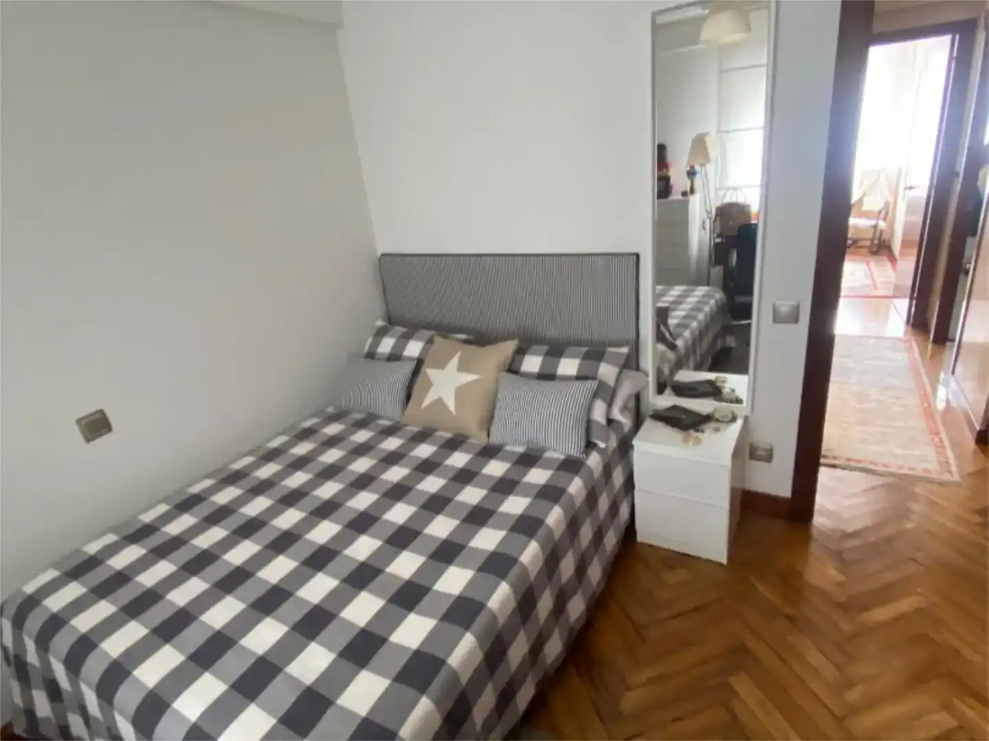 Habitación de Piso en venta en Vigo  con Parquet, Trastero y Balcón