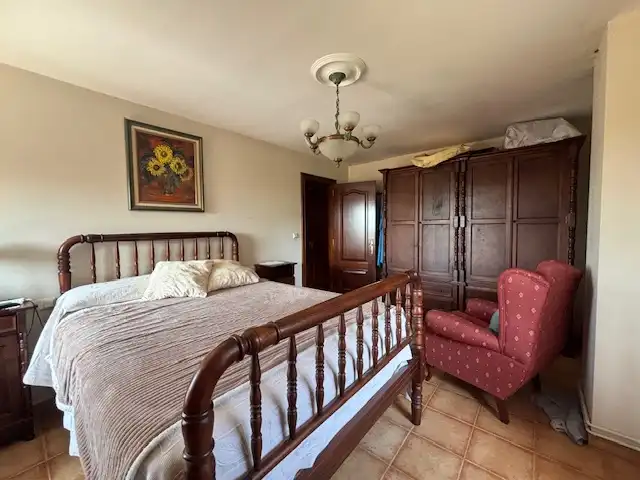 Dormitori de Casa o xalet de lloguer en Valdoviño amb Calefacció, Jardí privat i Parquet