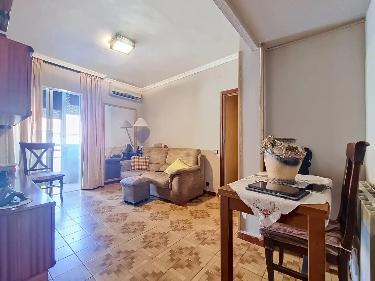 Living room of Flat for sale in Madrid  with Air Conditioner, Heating and Furnished
