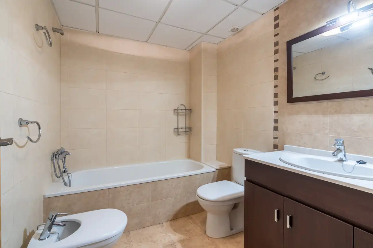 Bathroom of Flat for sale in Roquetes  with Air Conditioner, Heating and Terrace