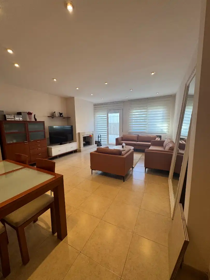 Sala d'estar de Dúplex de lloguer en Calella amb Aire condicionat, Calefacció i Terrassa