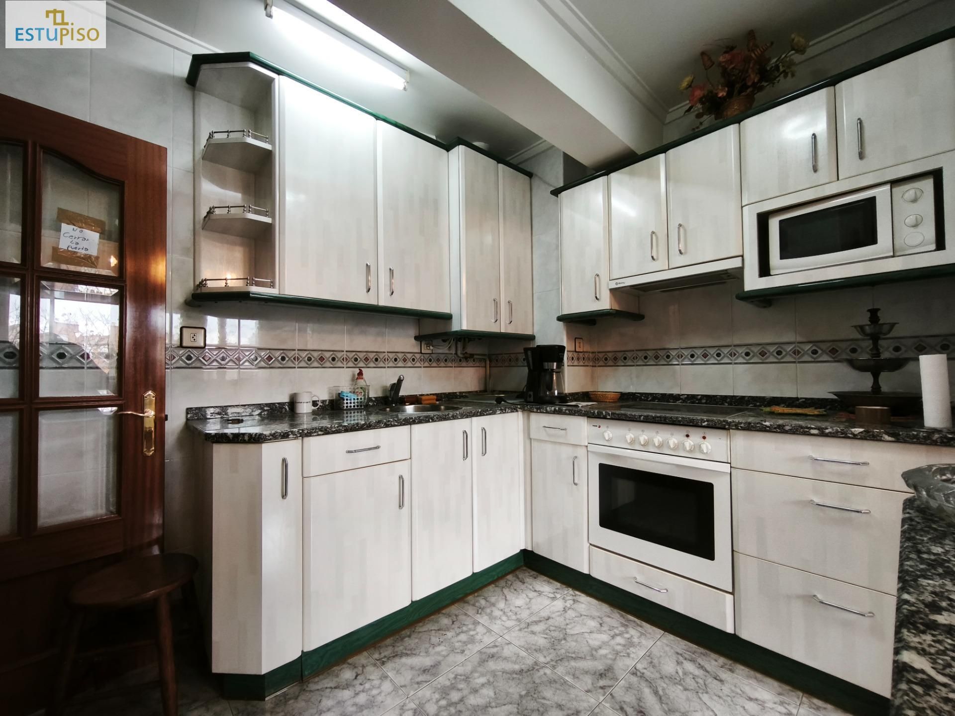 Kitchen of Flat for sale in Vitoria - Gasteiz  with Heating, Parquet flooring and Storage room