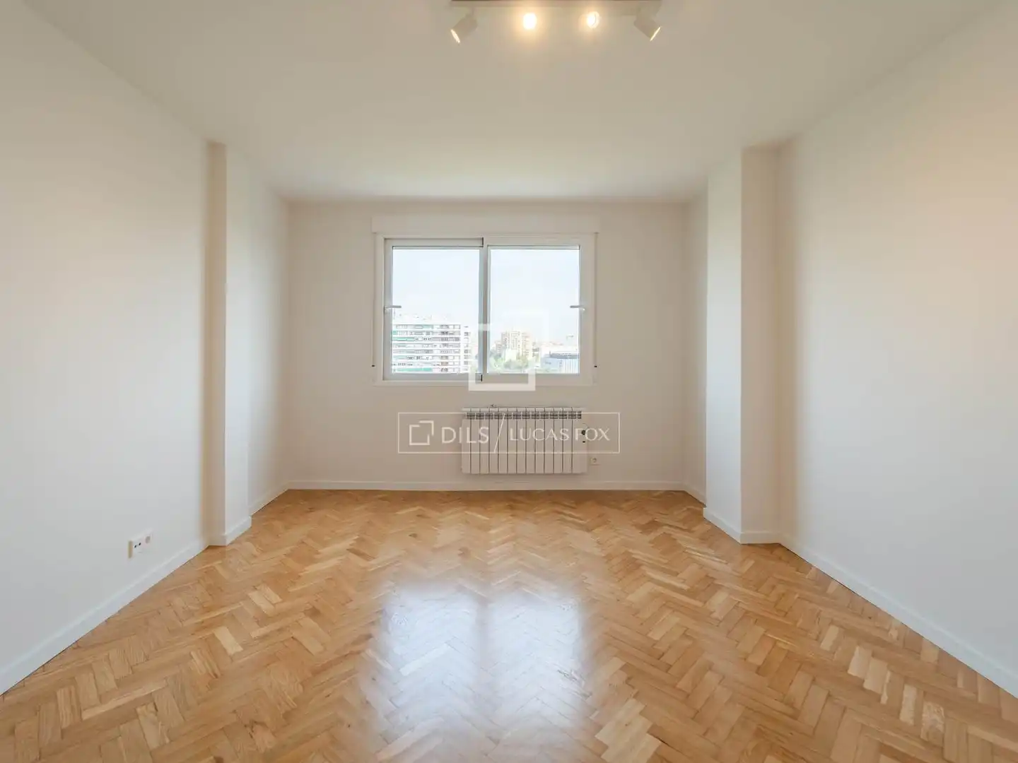 Dormitori de Pis de lloguer en Valencia amb Aire condicionat, Parquet i Terrassa