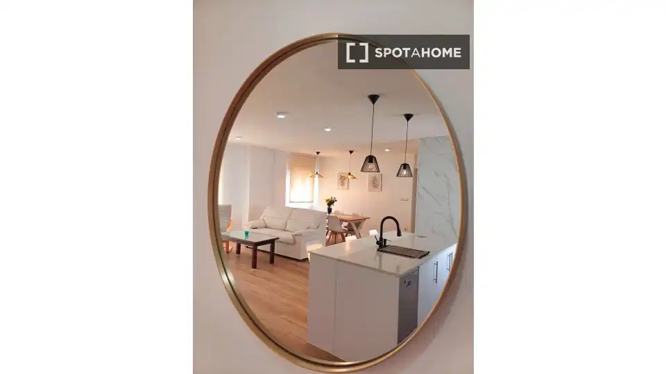 Dormitori de Apartament per a compartir en Ronda amb Aire condicionat, Terrassa i Moblat