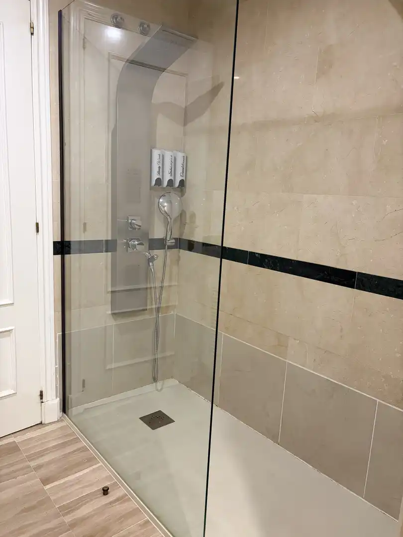 Bany de Apartament de lloguer en Marbella amb Aire condicionat, Terrassa i Piscina