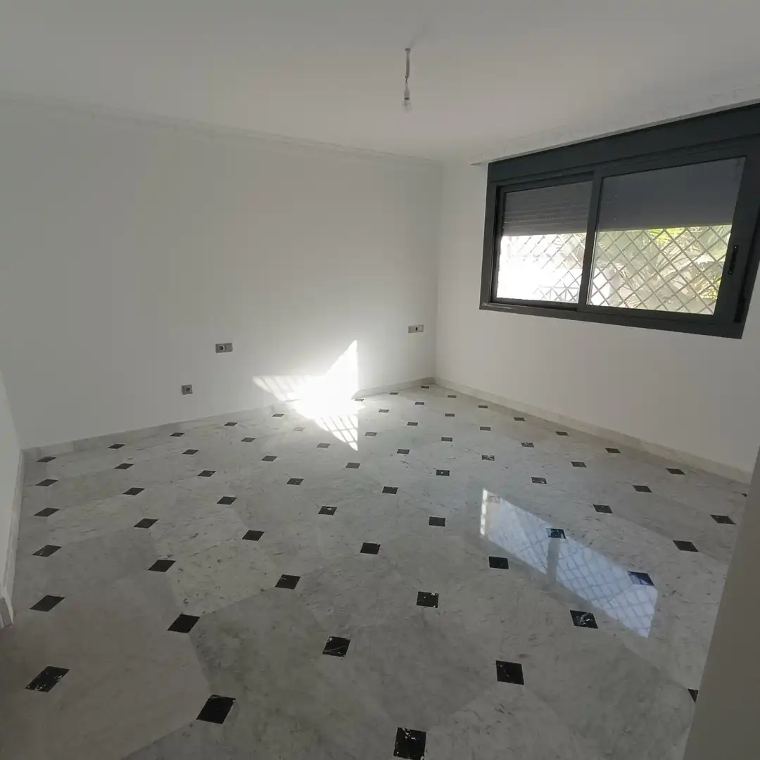 Wohnung zur Miete in Sevilla mit Klimaanlage, Heizung und Privatgarten
