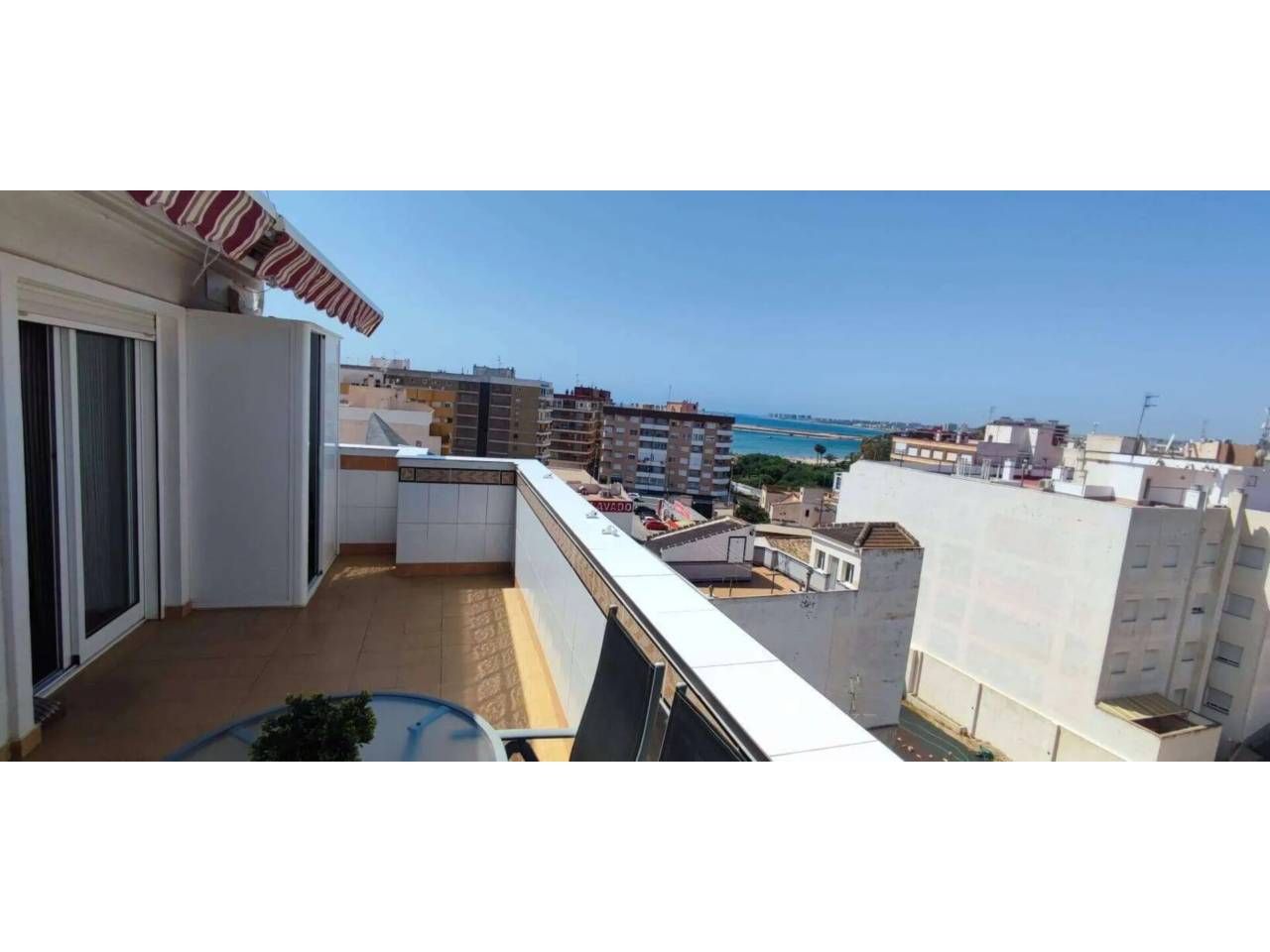 Vista exterior de Apartament en venda en Torrevieja amb Terrassa i Moblat