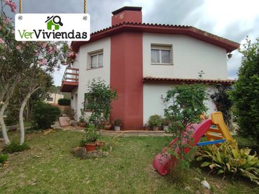 Casa amb balcó en venda a Vallirana