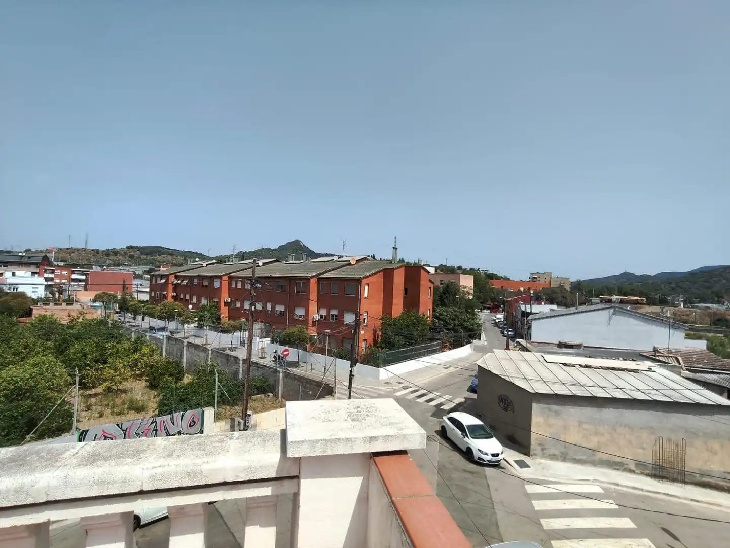 Vista exterior de Casa o xalet en venda en Barcelona amb Aire condicionat, Terrassa i Balcó