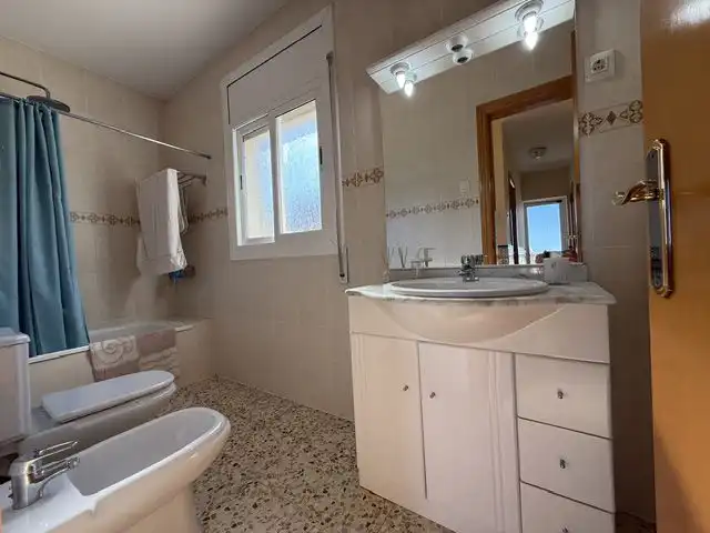 Baño de Casa o chalet en venta en Vilanova i la Geltrú con Calefacción y Terraza