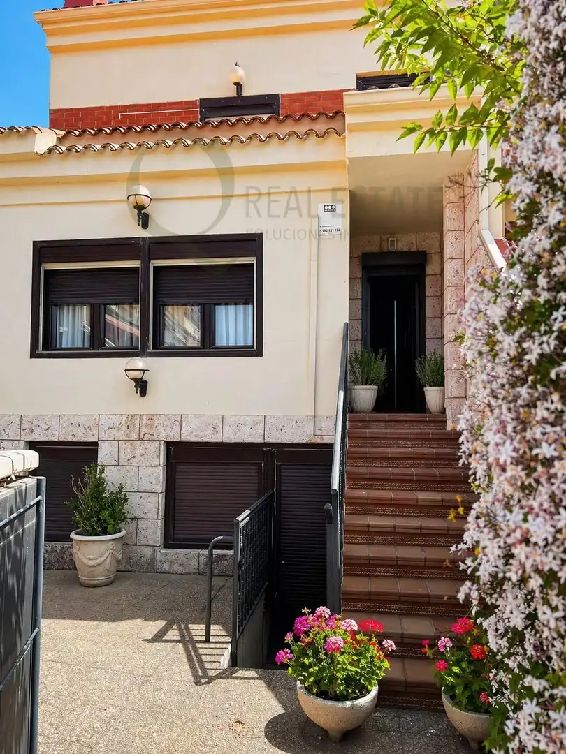 Vista exterior de Casa o chalet en venta en Villena con Aire acondicionado, Calefacción y Jardín privado