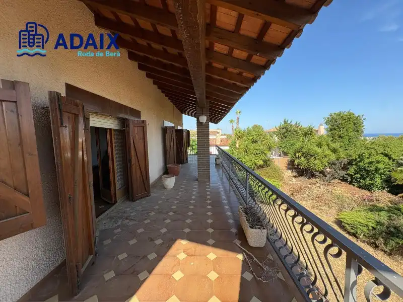 Vista exterior de Casa o chalet en venta en Roda de Berà con Terraza, Trastero y Piscina