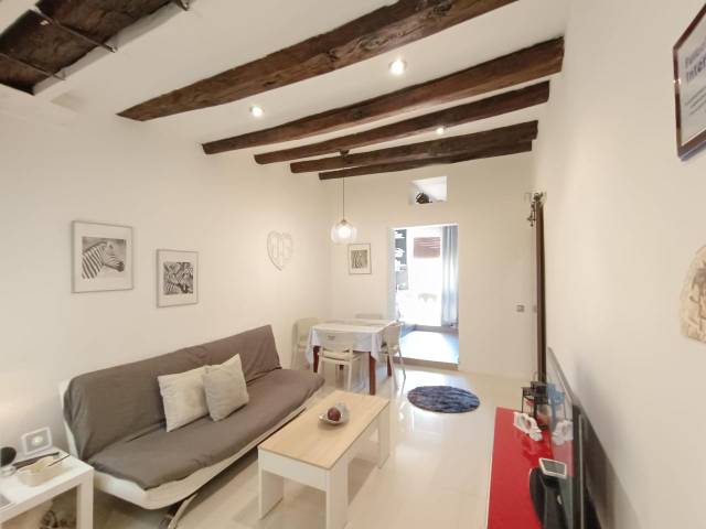Piso en Venta en Carrer de Montserrat en El Raval