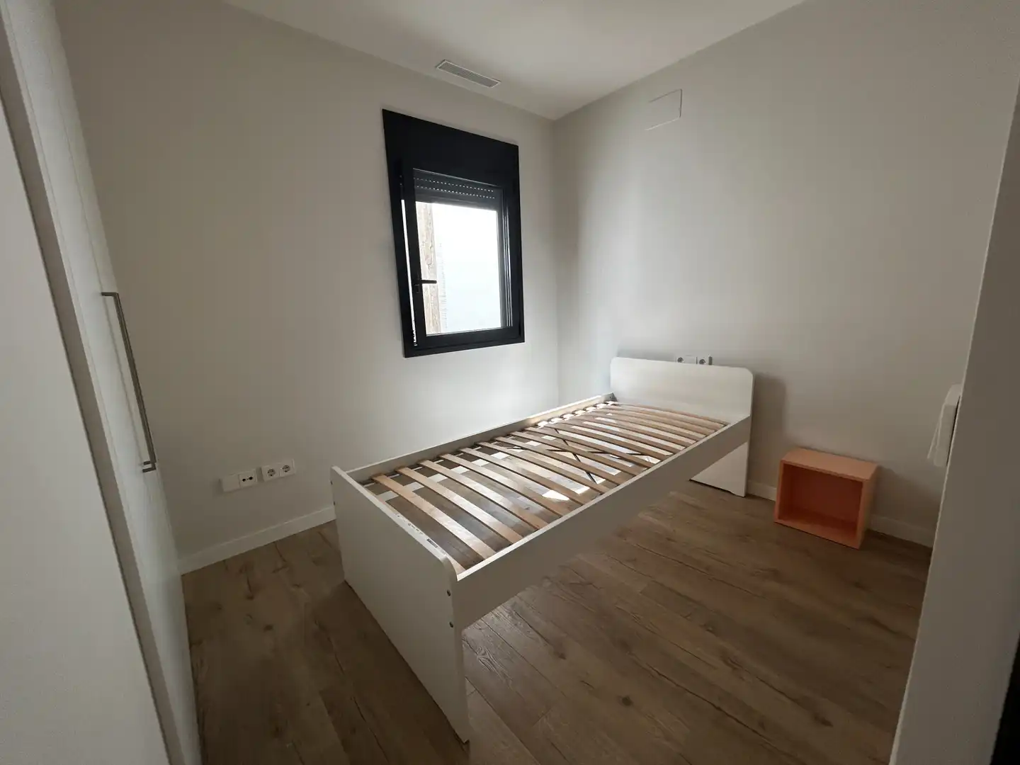 Dormitori de Pis de lloguer en Girona amb Aire condicionat, Calefacció i Parquet