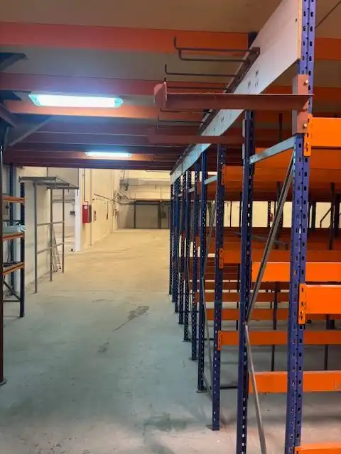 Fabrikhallen zur Miete in Loiu