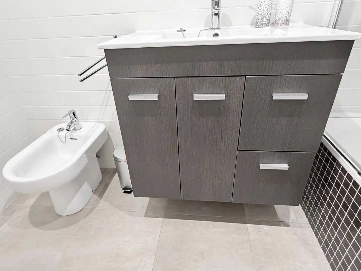 Bathroom of Flat for sale in Sanxenxo  with Air Conditioner and Heating