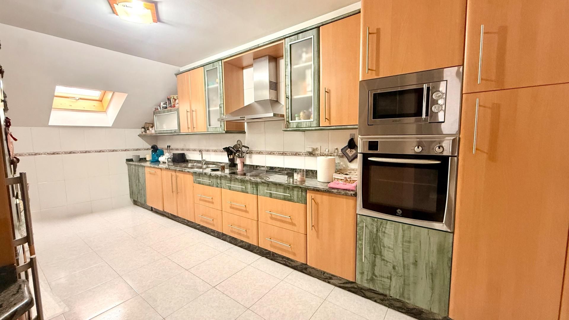 Cocina de Ático en venta en O Carballiño   con Calefacción y Amueblado