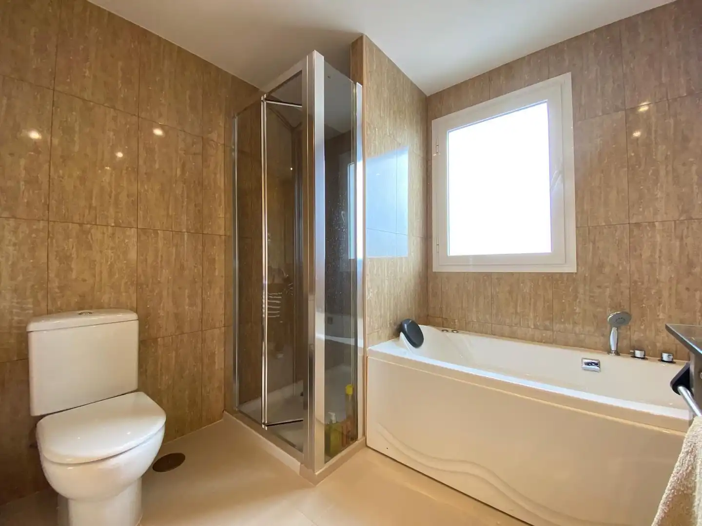 Baño de Casa adosada en venta en Estepona con Aire acondicionado, Terraza y Amueblado