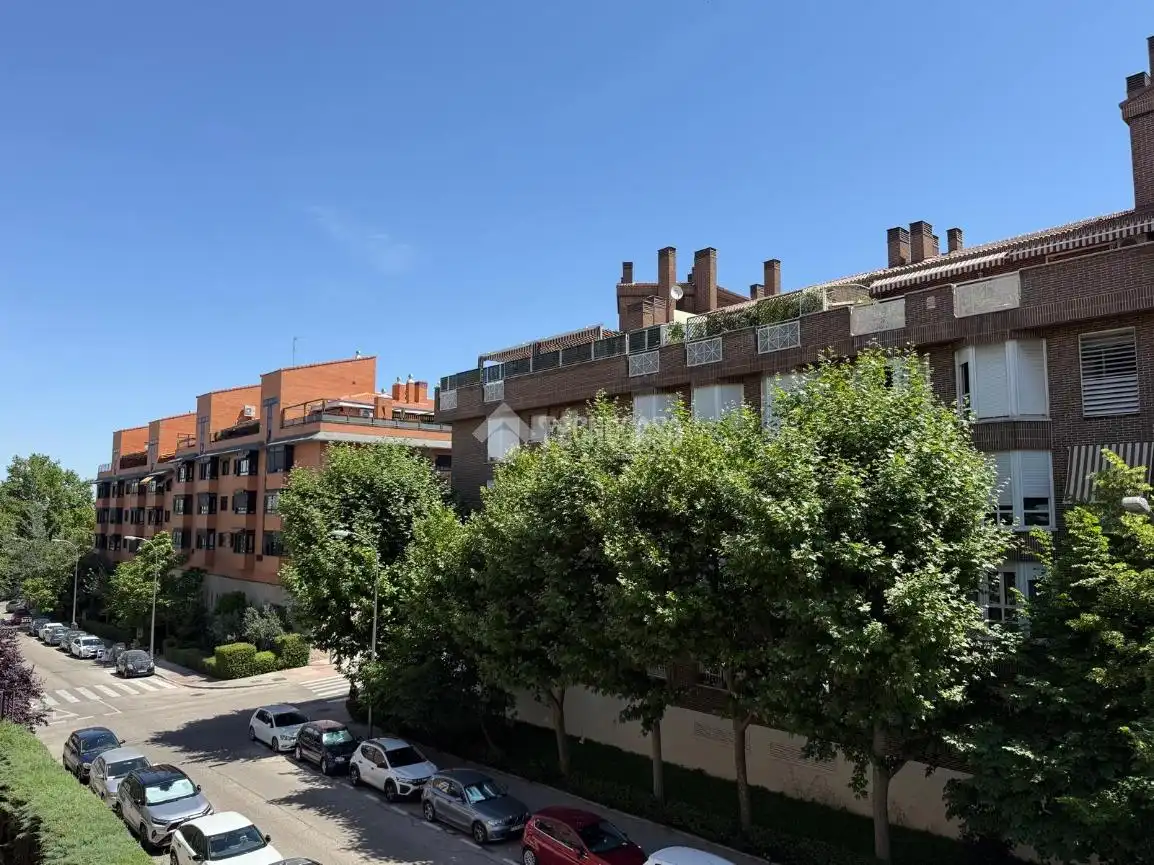 Vista exterior de Piso en venta en Madrid con Trastero