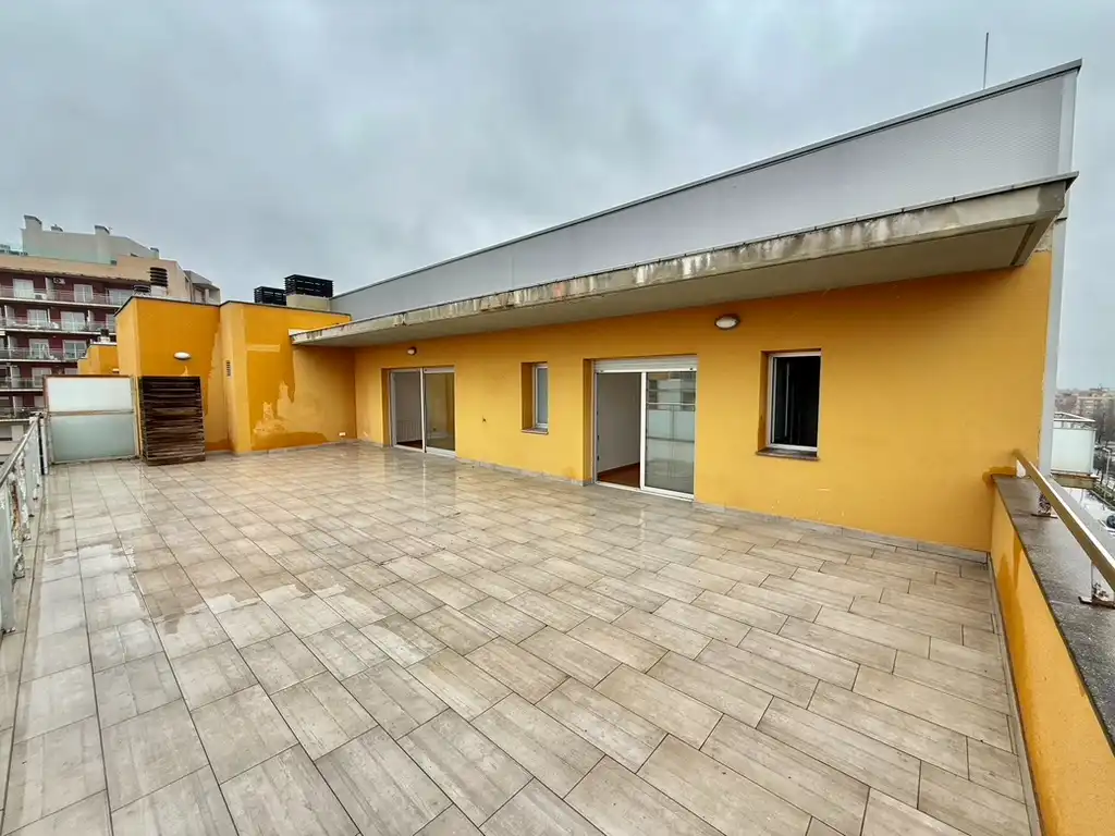 Terrasse von Dachboden zum Verkauf in Figueres mit Heizung, Parkett und Terrasse