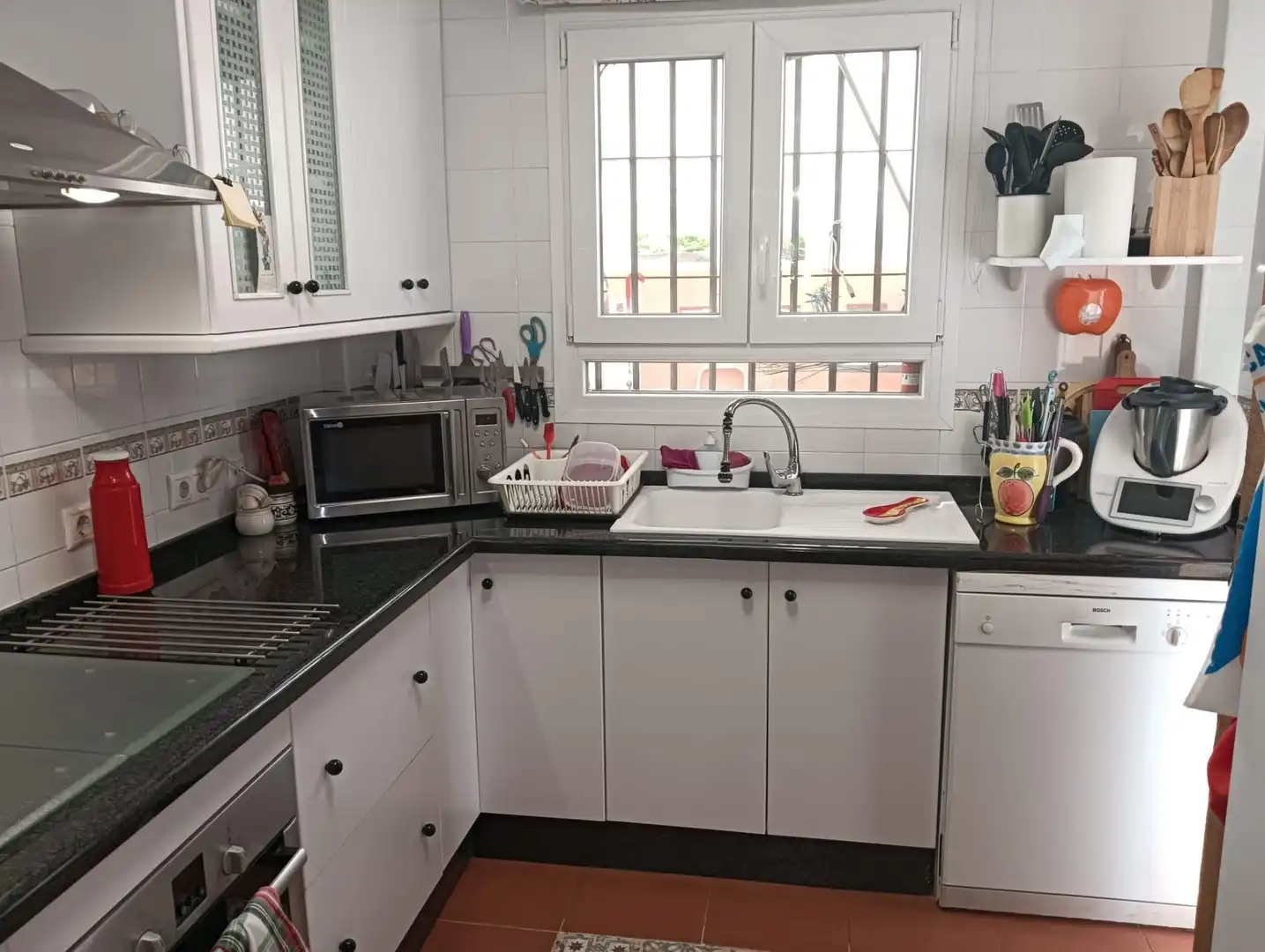 Cuina de Casa adosada en venda en Puerto Real amb Aire condicionat, Jardí privat i Terrassa