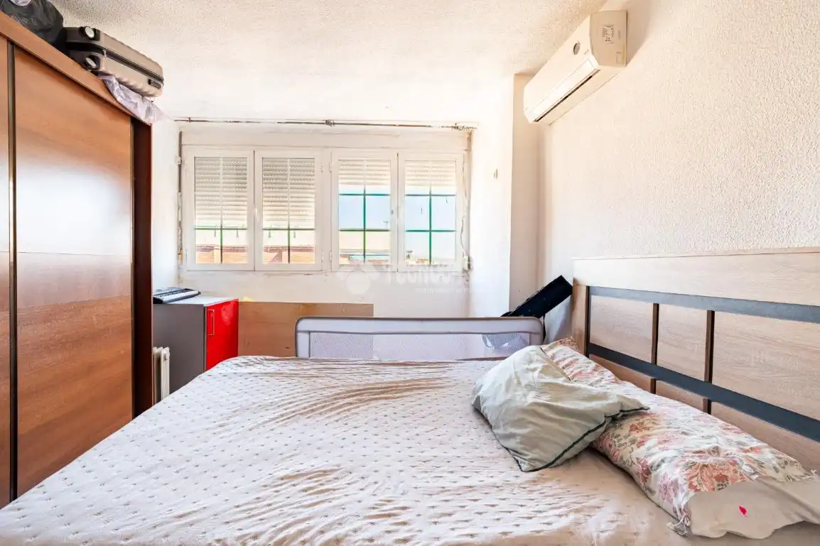 Bedroom of Flat for sale in Granada  with Air Conditioner, Heating and Terrace