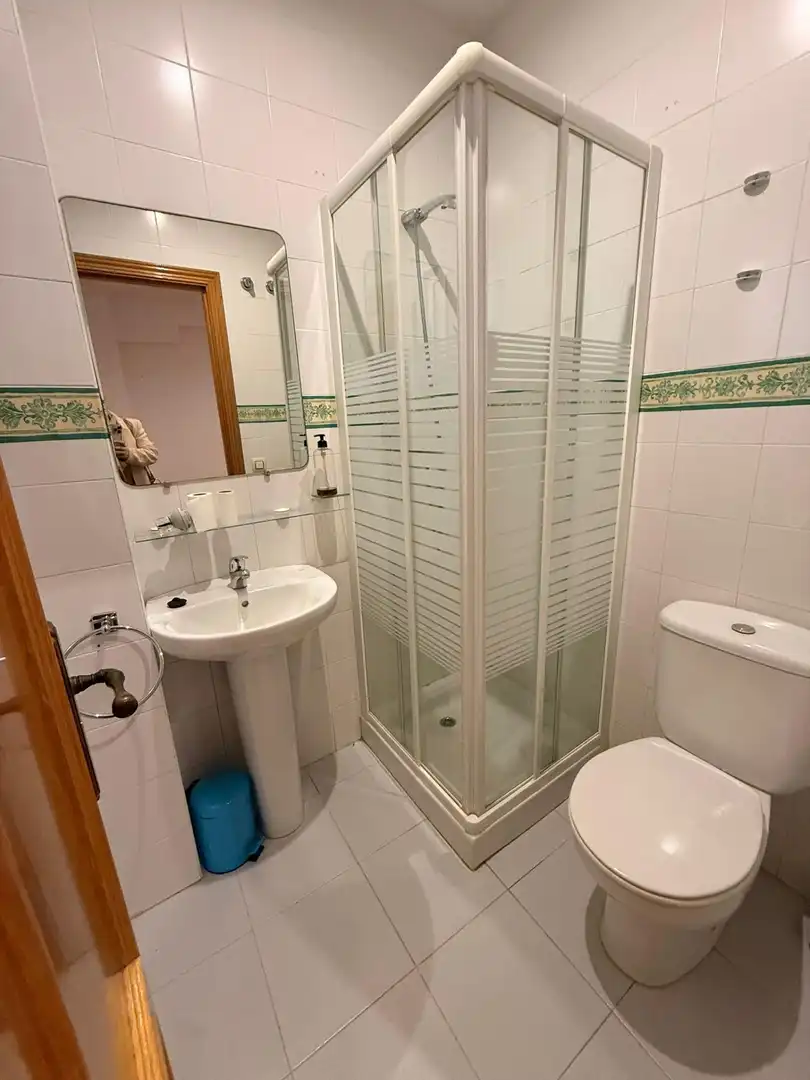Bany de Casa o xalet en venda en Algeciras amb Balcó i Piscina comunitària