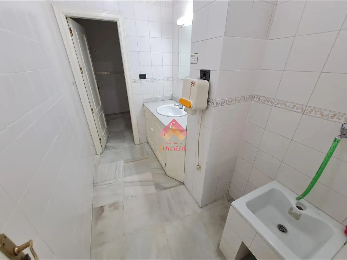 Bathroom of Commercial properties for rent in Ronda  with Air Conditioner