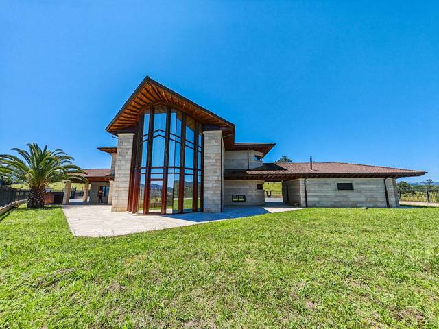 Casa-chalet en Venta en Nava